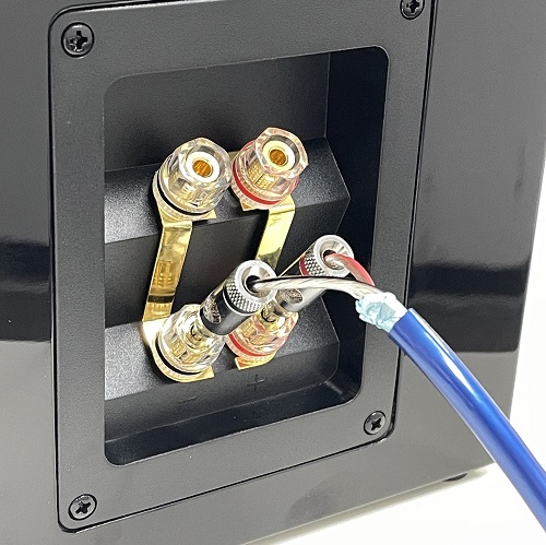 ネジ締め方式で簡単にセッティンがグ可能