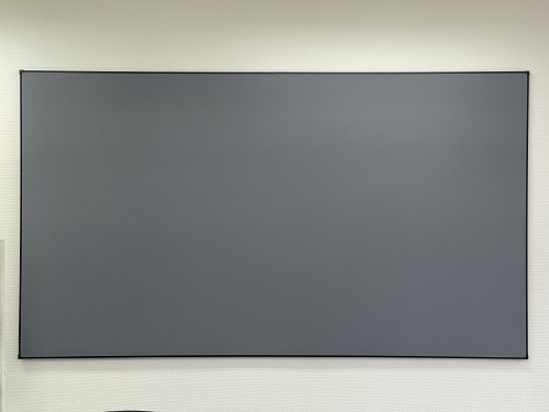 薄型フレームを採用したスタイリッシュなデザイン